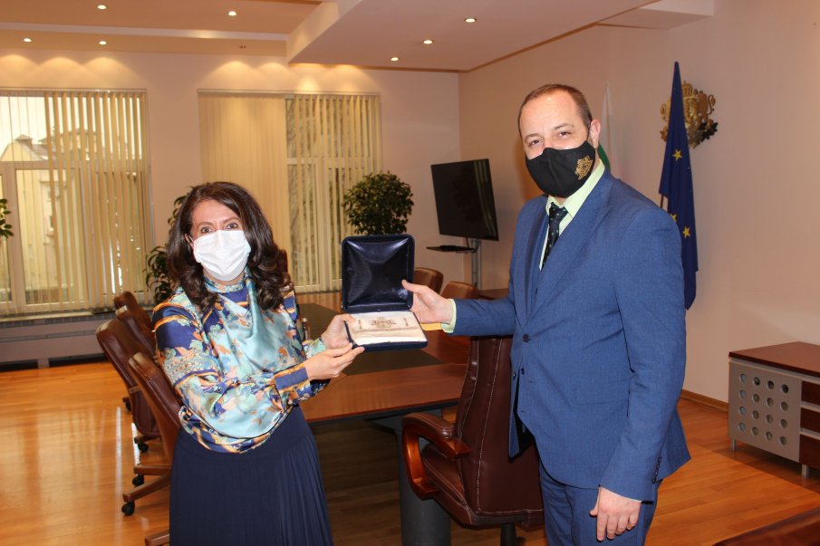 Херо Мустафа не спира да вършее из министерствата, срещна се с екоминистъра Сандов (СНИМКИ)