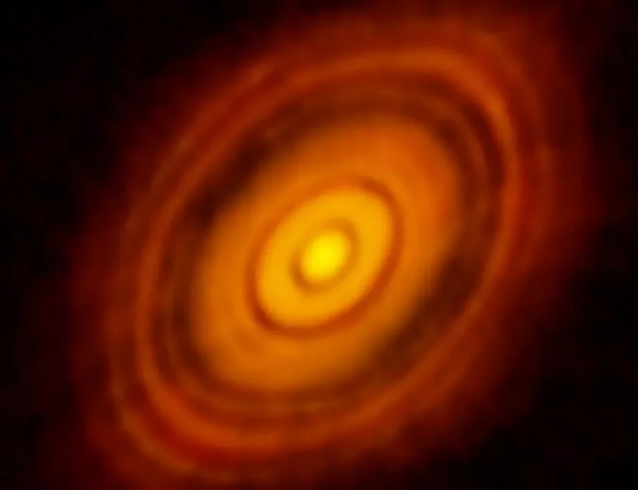 Снимка: ВЕРСИЯ: Слънцето е имало пръстени като Сатурн