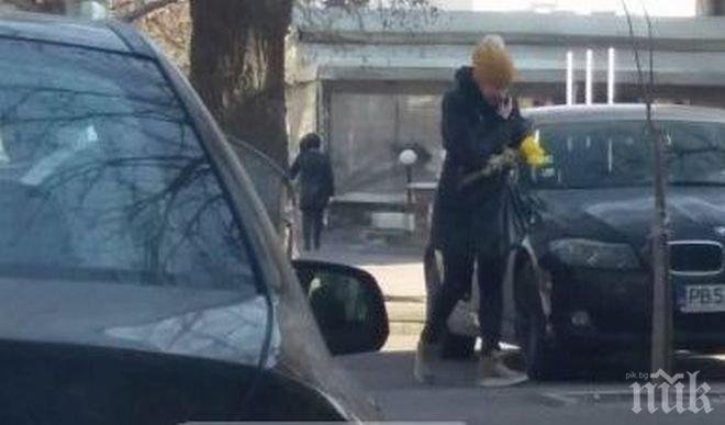 БМВ връхлетя върху тротоар в Пловдив, размина се на косъм с пешеходка