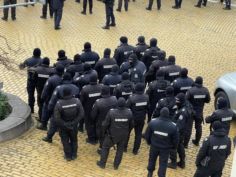 ГЕРБ предлагат увеличение на парите за полицаите и надзирателите в Бюджет 2022