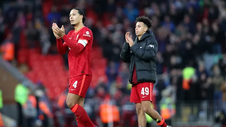 Ван Дайк нахлу в съблекалнята на Шрусбъри и...