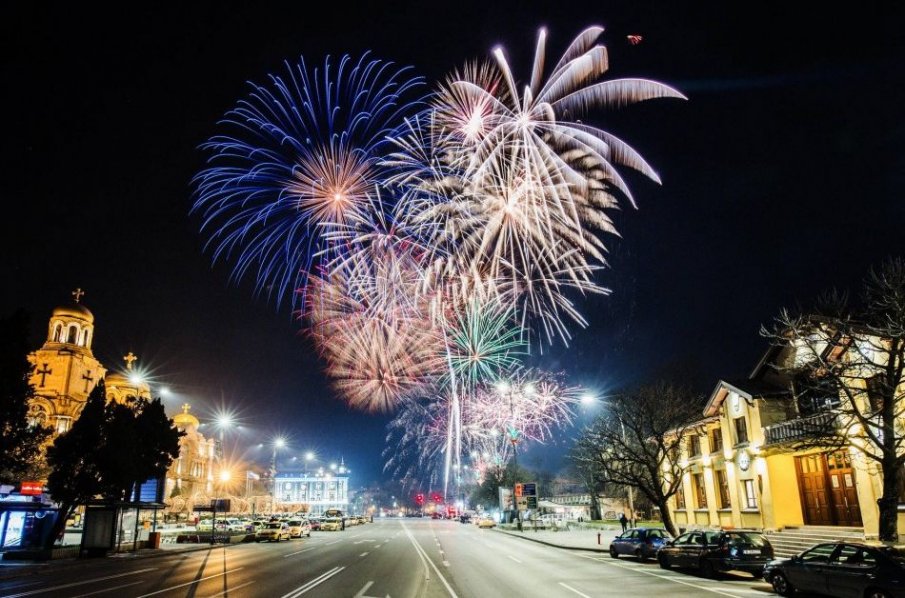 Заря и аплодисменти в памет на убитият Чико в Люлин (ВИДЕО)