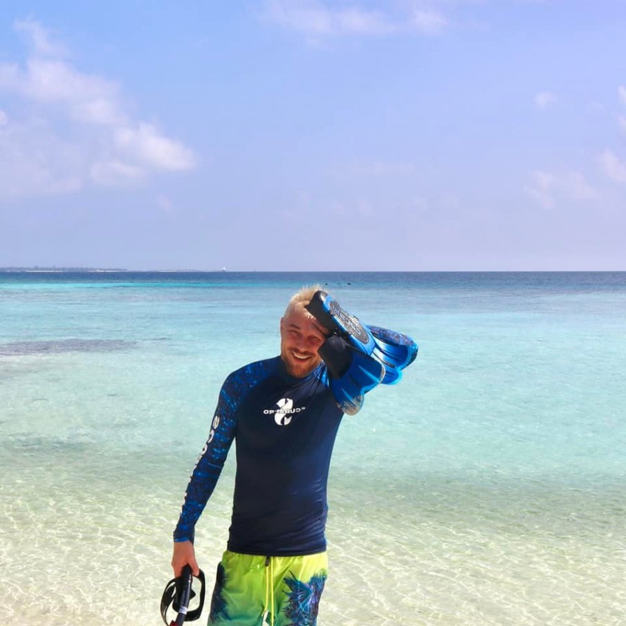 Миро поля с подводно гмуркане годишнина без алкохол (СНИМКА)