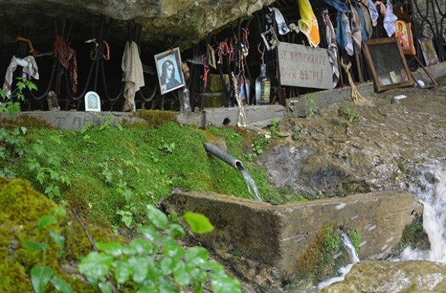 От мистериозно кладенче край берковско село извира лечебна вода