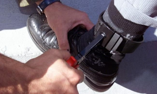 Пращат зад решетки подсъдим, стопил гривната си за наблюдение