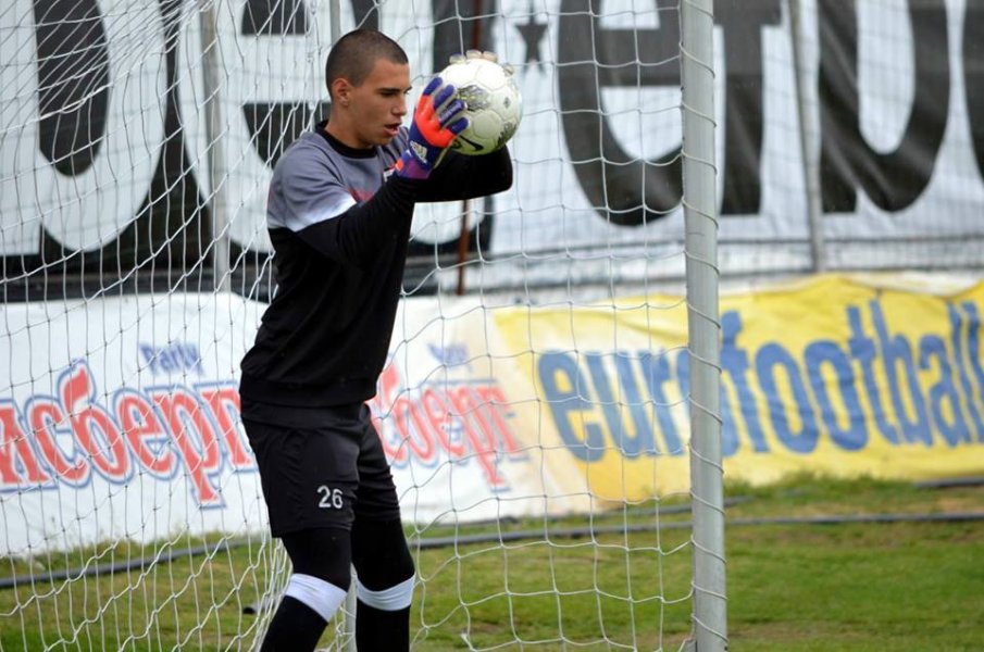 Славия уреди минал през Киево вратар