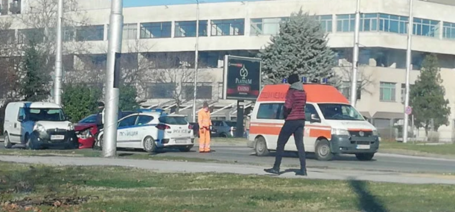 ОТ ПОСЛЕДНИТЕ МИНУТИ: Катастрофа затапи оживен пловдивски булевард