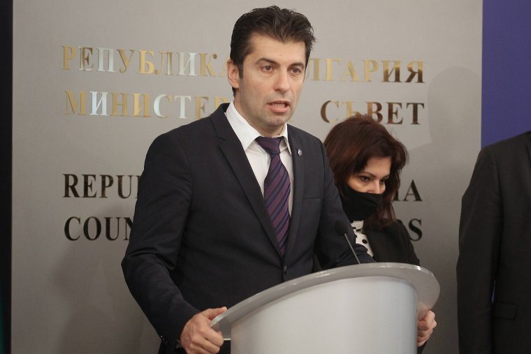 ИЗВЪНРЕДНО В ПИК TV: Властта представи новия план срещу COVID-19: Борят пандемията на 4 етапа, при последния се затварят бизнеси (ВИДЕО/ОБНОВЕНА)