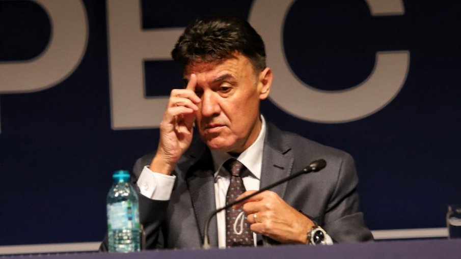 Президентът на Българския футболен съюз - Борислав Михайлов, използва социалните