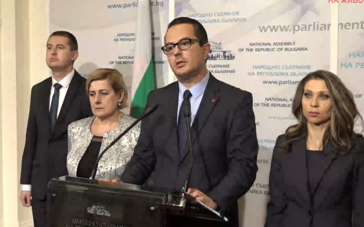 Депутатите от Възраждане дават изявление по текущи събития в кулоарите