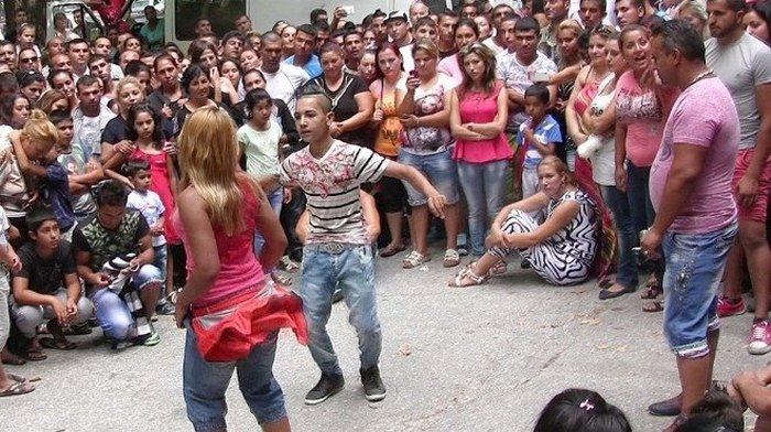 Задържаха пласьори на дрога за Банго Васил в Сливен