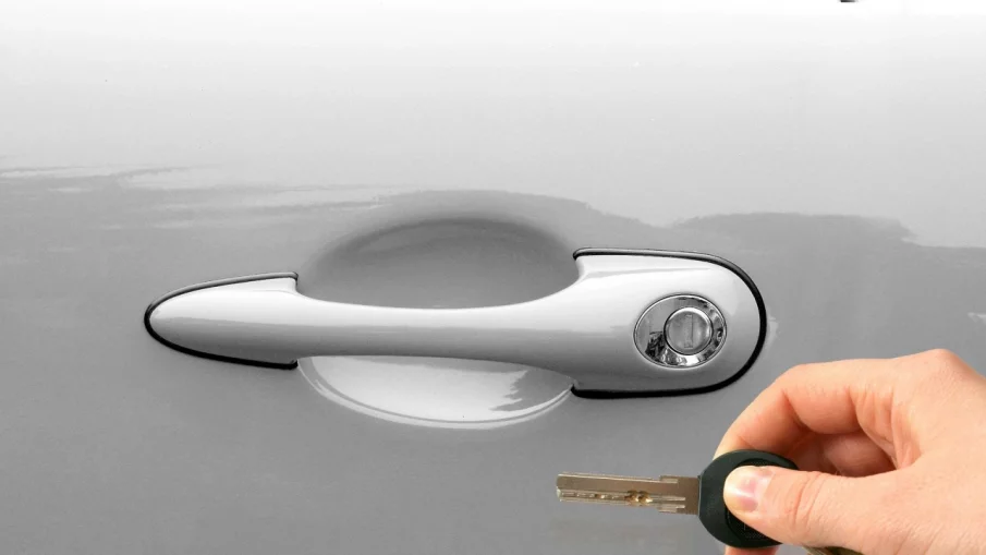 Бум на разбити и тарашени коли в София