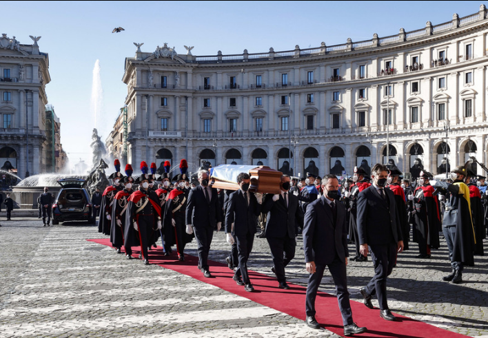 Погребаха с държавни почести Давид Сасоли в Рим