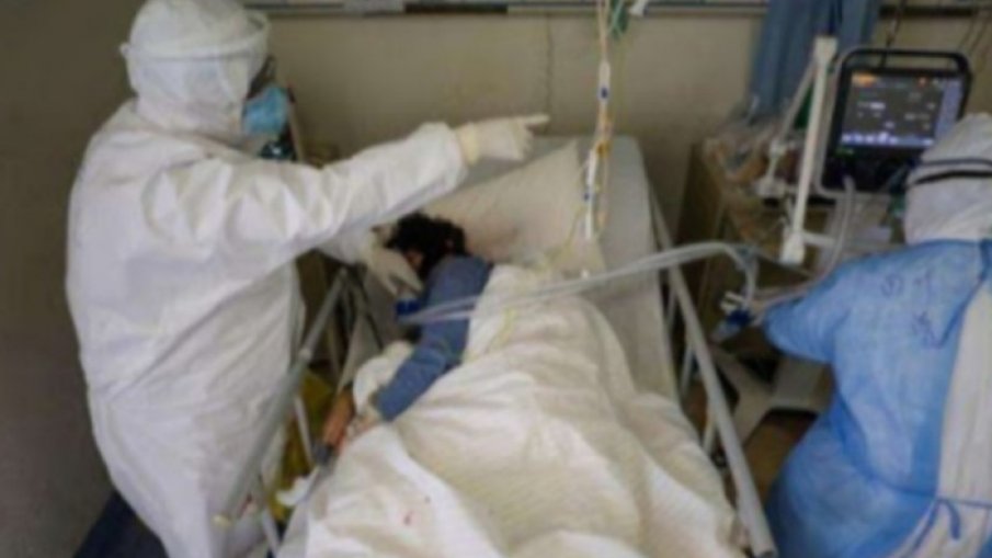 НА РЪБА: Болниците изнемогват, COVID леглата свършват