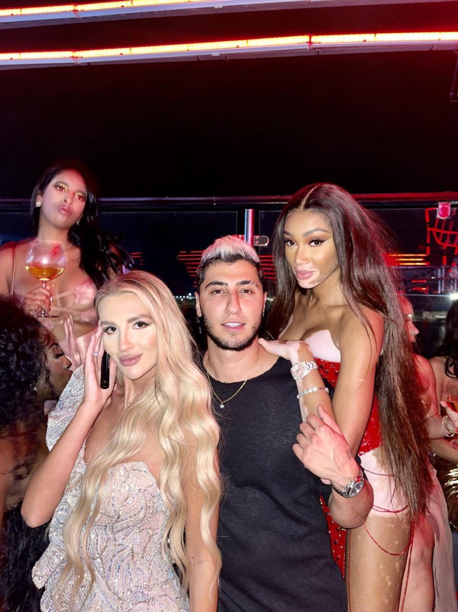 Велина Узунова празнува в компанията на топ модела Уини Харлоу