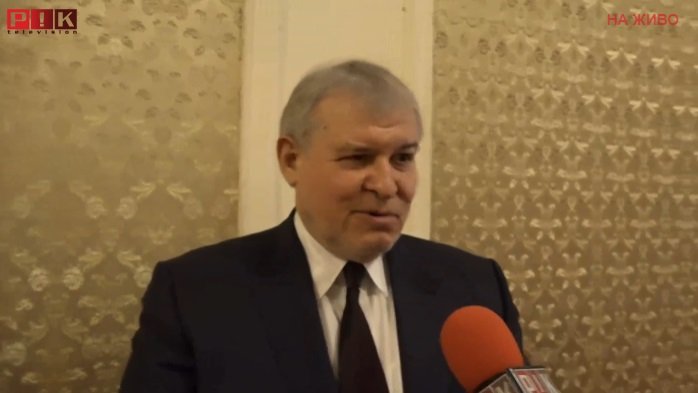 Румен Радев се опитва да печели време и мантрата, че