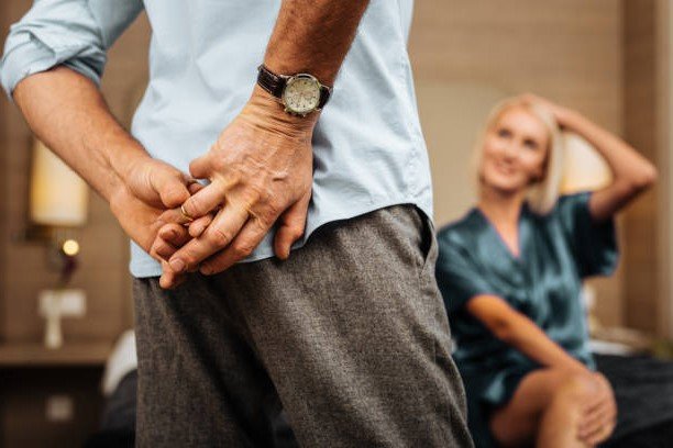 Връзка с женен мъж: 5 въпроса, които трябва да си зададете