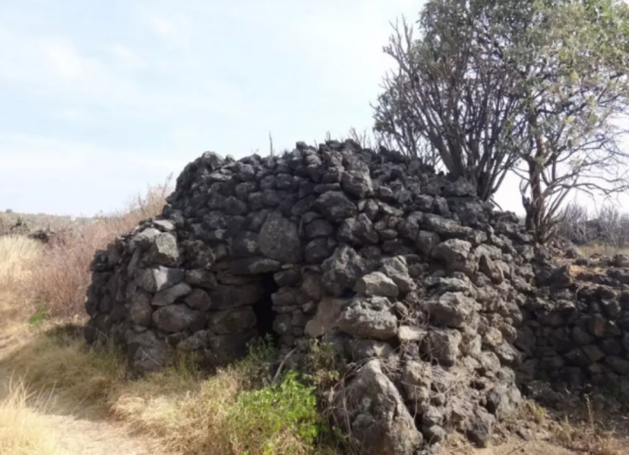 Руини на неизвестен досега церемониален комплекс на около 1000 години