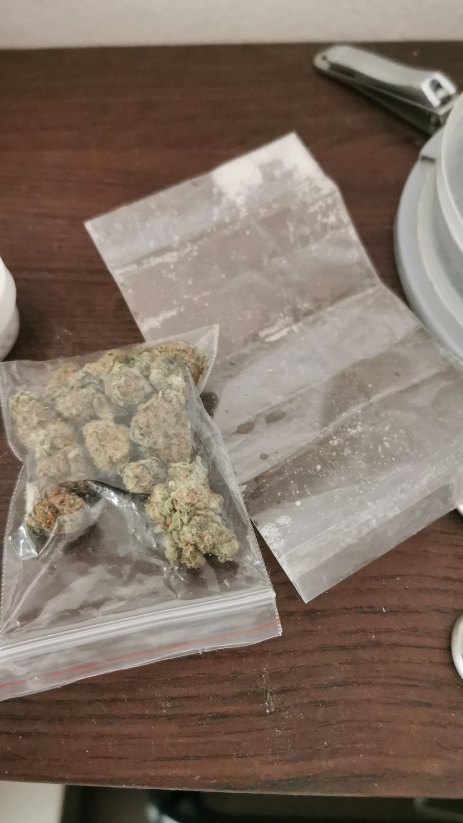 Оставиха в ареста рецидивист, открили в дома му наркотици за над 12 000 лева