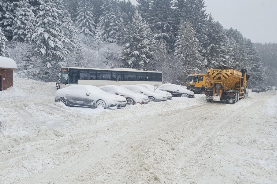 Възстановено е движението по пътя Бояна - Златни мостове, Драгалевци - Алеко остава затворен