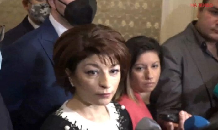 Представители на партия ГЕРБ коментират в кулоарите на Народното събрание