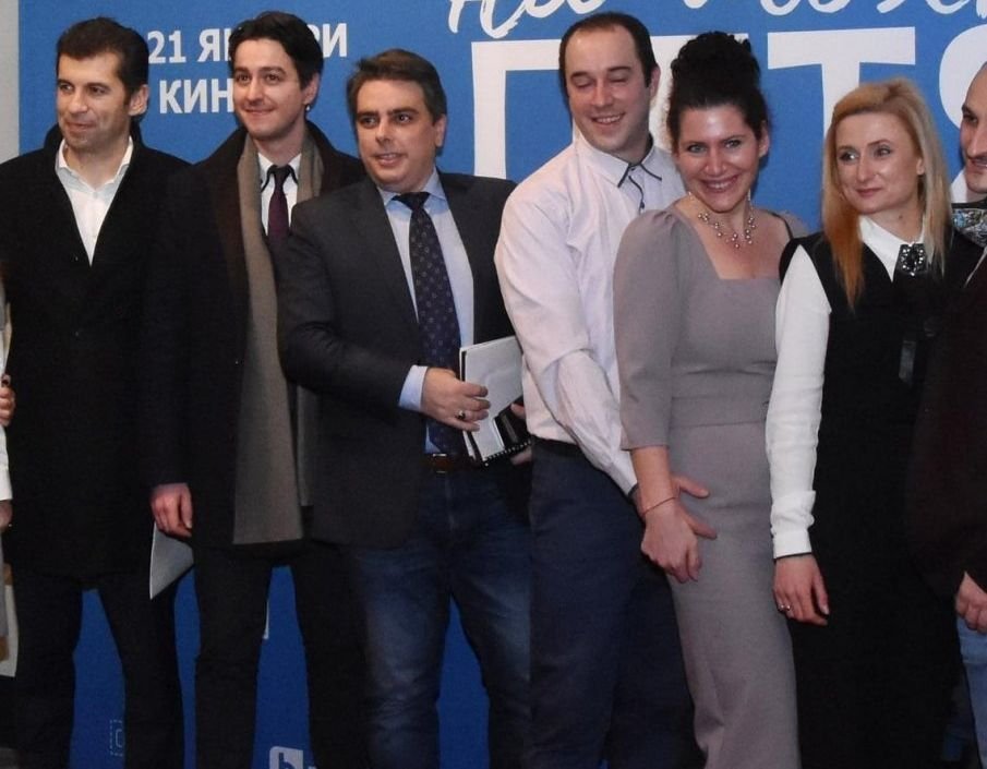 Виктор Димчев: Почтените спасители си правят оргии на кино в мола