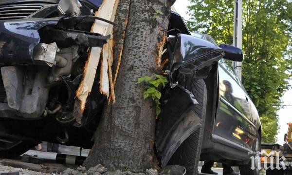 Тийнейджър от Исперих е катастрофирал с откраднат автомобил. Младежът не