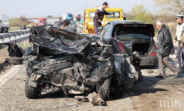 ОТ ПОСЛЕДНИТЕ МИНУТИ: Жена загина в зловещо меле на пътя Пловдив-Карлово