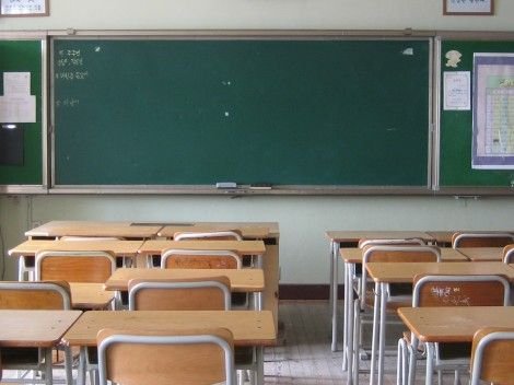 ВИРУСЪТ ВИЛНЕЕ: Училище посрещна в клас едва 15 от общо 1300 свои ученици