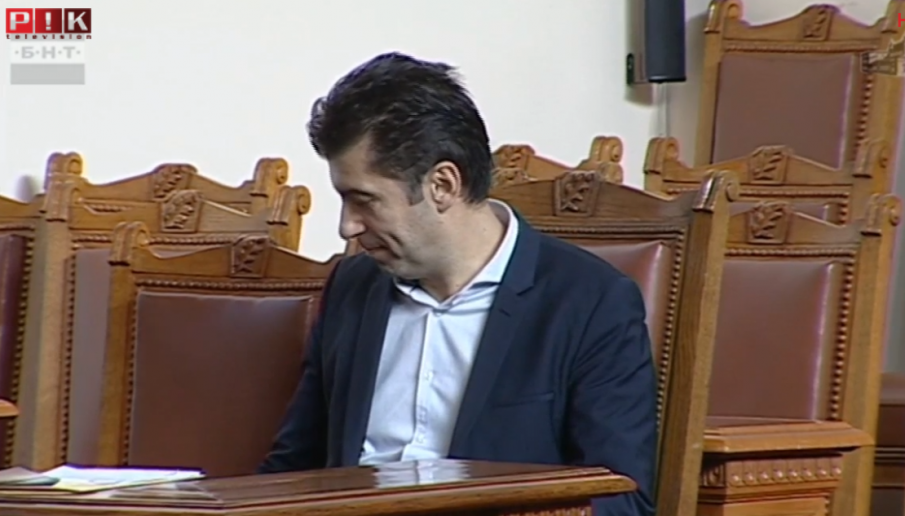 Премиерът Кирил Петков отговаря в парламента за публичните си изказвания