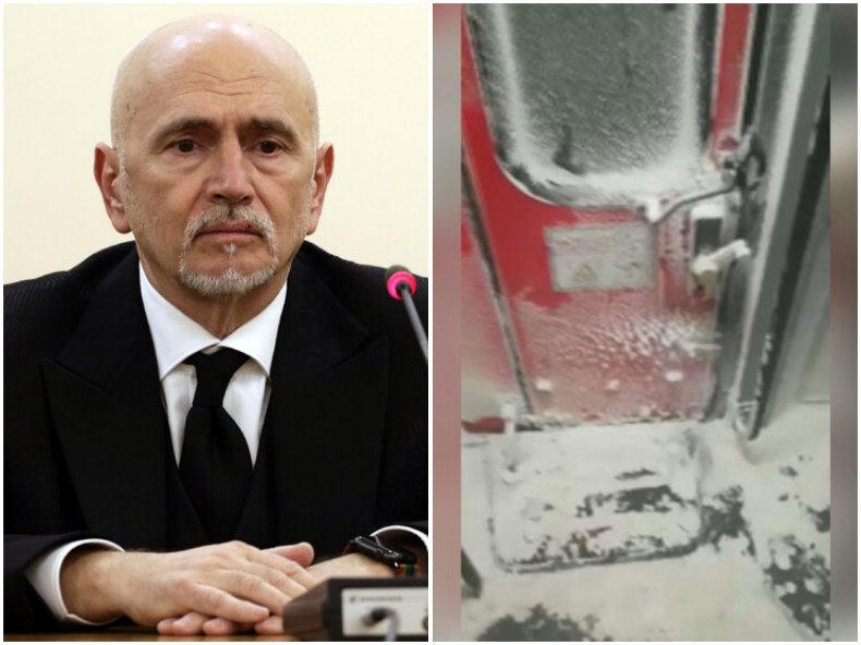 ПИТАНЕ КЪМ МИНИСТЪР ЕКОНТ: Сняг във влака и вледенени купета. Нормално ли е?!