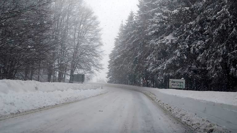 10 сантиметра сняг покри Петрохан