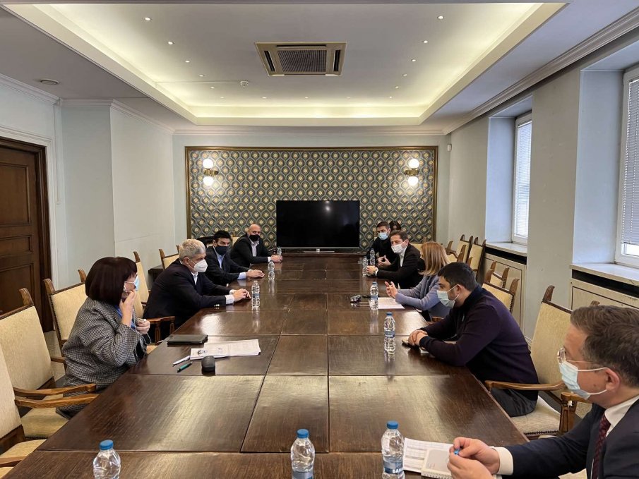 Фандъкова алармира: Метрото и електротранспортът не могат да платят сметките си за ток заради ограничения в Закона за публичните финанси