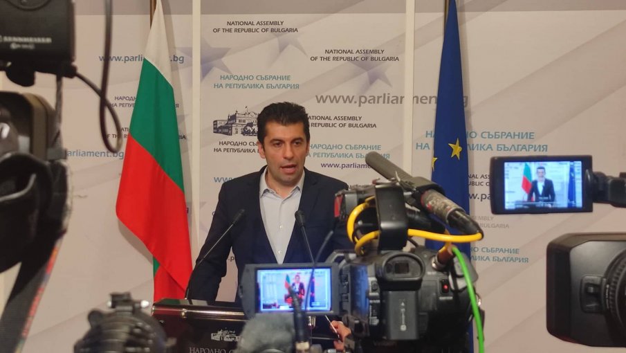 Министър-председателят на България Кирил Петков коментира пред журналисти в парламента