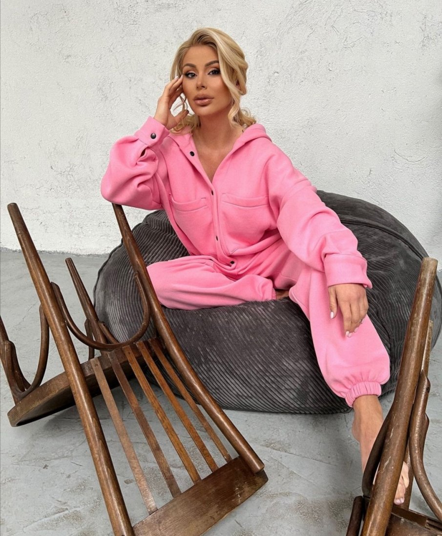 Крал обгрижва полуголата Светлана Гущерова (СНИМКИ)