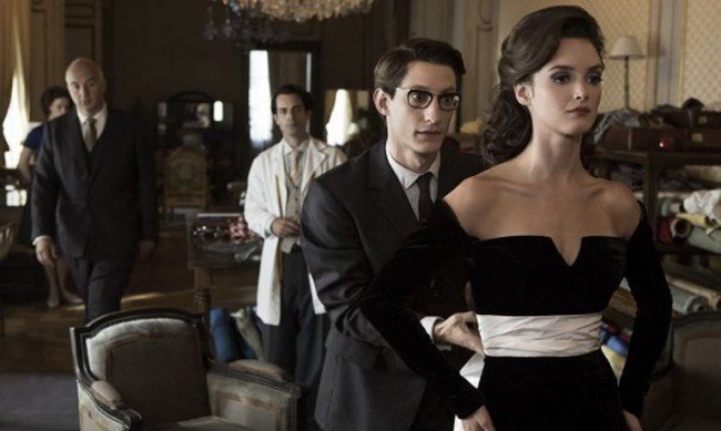 Излагат рокли на Ив Сен Лоран в Лувъра