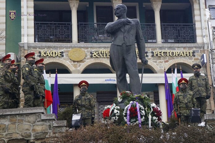 Без военен ритуал ще е честването на Стефан Стамболов в Търново