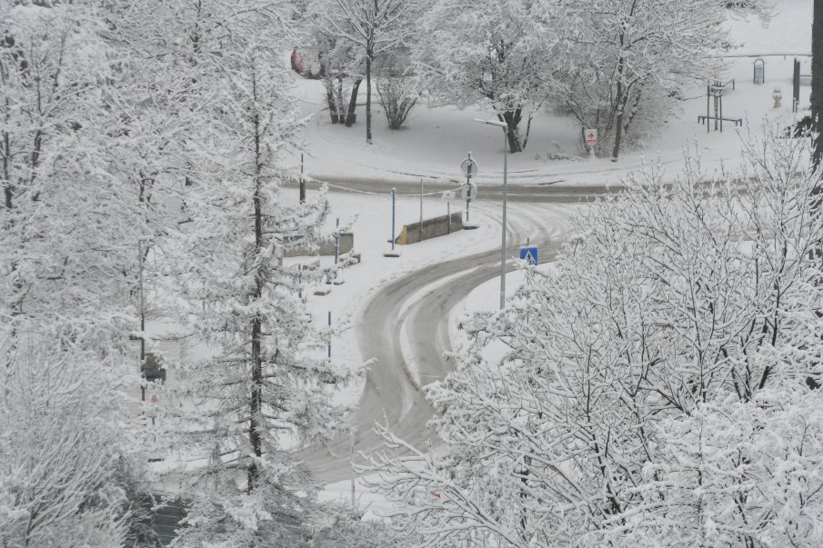 В София започна да трупа сняг. Общината вече обработва основните