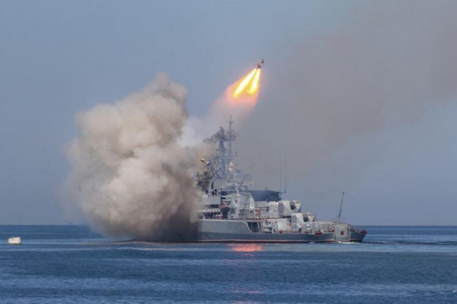 Руски бойни кораби тренират за война в Черно море