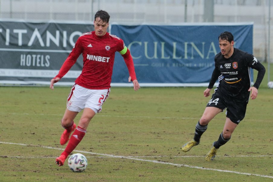 Впечатляваща победа записа в първия си мач от последния ден