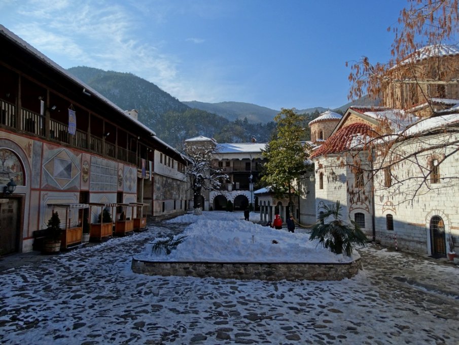 ПРОМЯНАТА: Сметката за ток на Бачковския манастир за декември 2021 г. е три пъти по-висока от предходната година