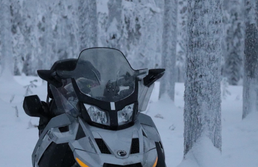 Моторна шейна удари скиори, размина се без тежки травми