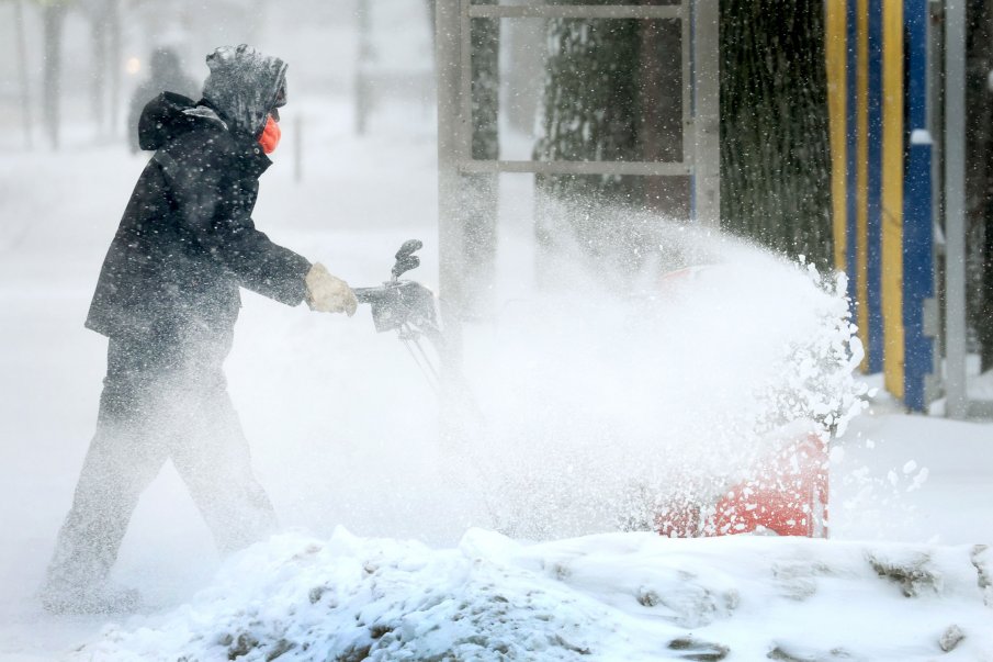 Броят на жертвите на снежната буря в САЩ расте
