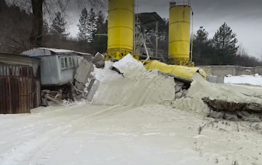 Свлачище събори бетонов възел в Перник