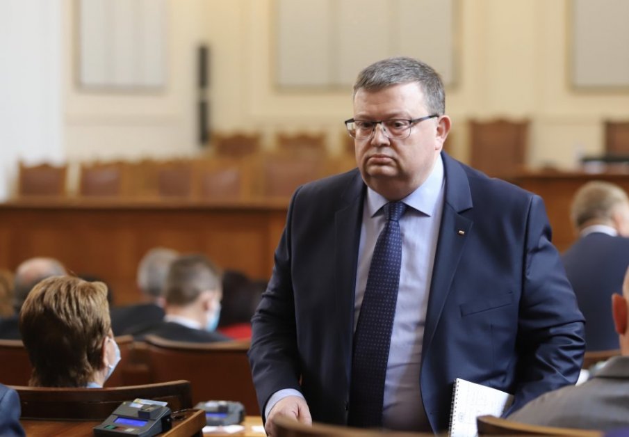 Народното събрание прие оставката на Сотир Цацаров като председател на