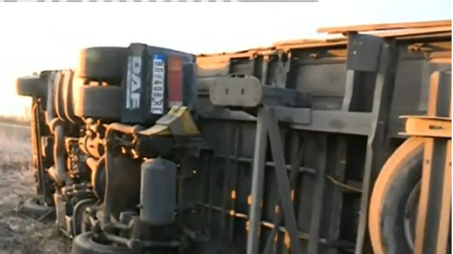 Катастрофирал камион стои повече от седмицата на магистрала „Тракия”, информира