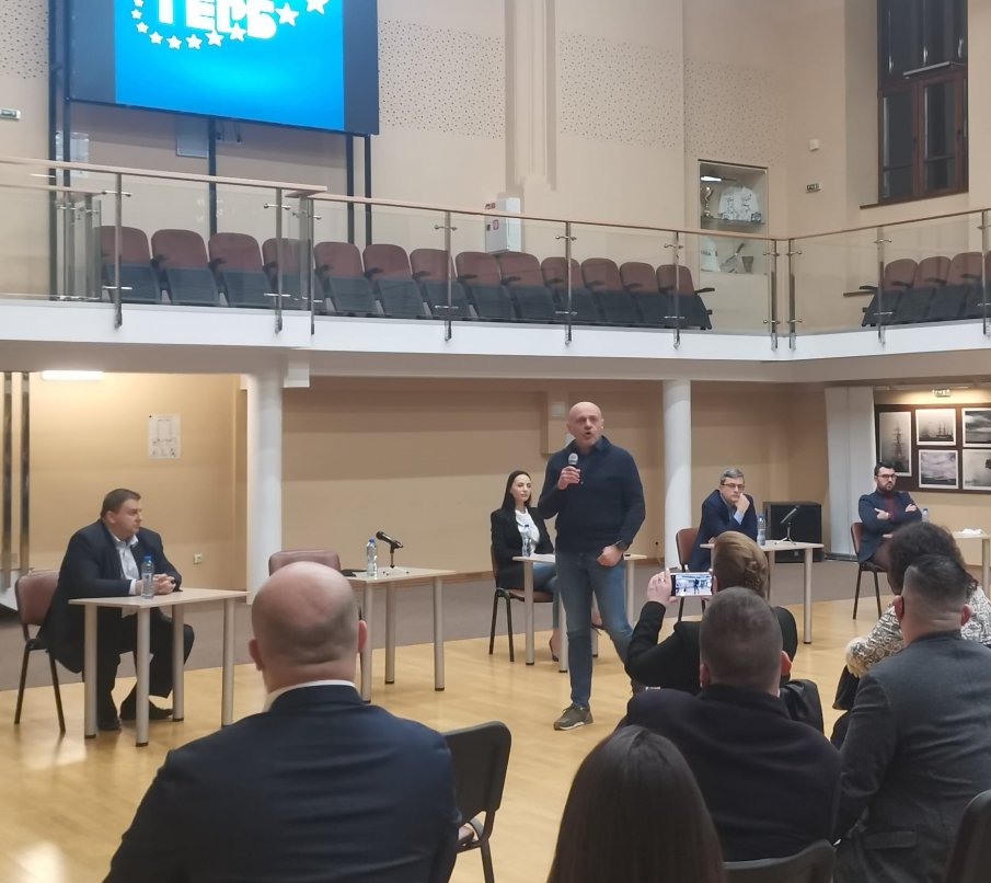Томислав Дончев във Варна: Управляват ни авантюристи и най-скъпо платените стажанти на държавата