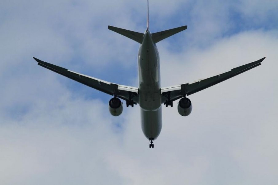 Излита първият самолет по линията София-Скопие