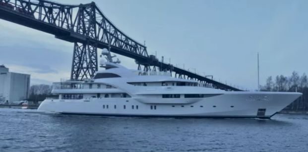 СЛЕД МЕДИЙНИ ПУБЛИКАЦИИ: 82-метровата яхта на Путин светкавично напусна Германия