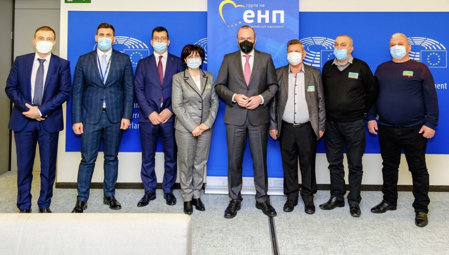 ЕНП бие аларма за случващото се в България: Нещата са извън контрол, ЕС ще наблюдава отблизо върховенството на закона (СНИМКИ)